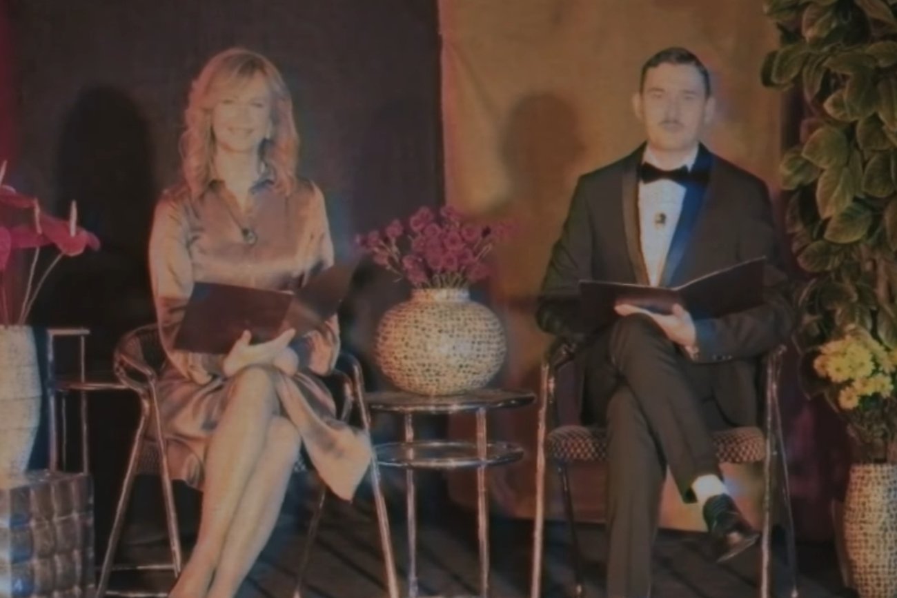 Dawid Podsiadło i Grażyna Torbicka zapraszają do licytacji WOŚP w spocie stylizowanym na Telewizyjny koncert życzeń sprzed lat.