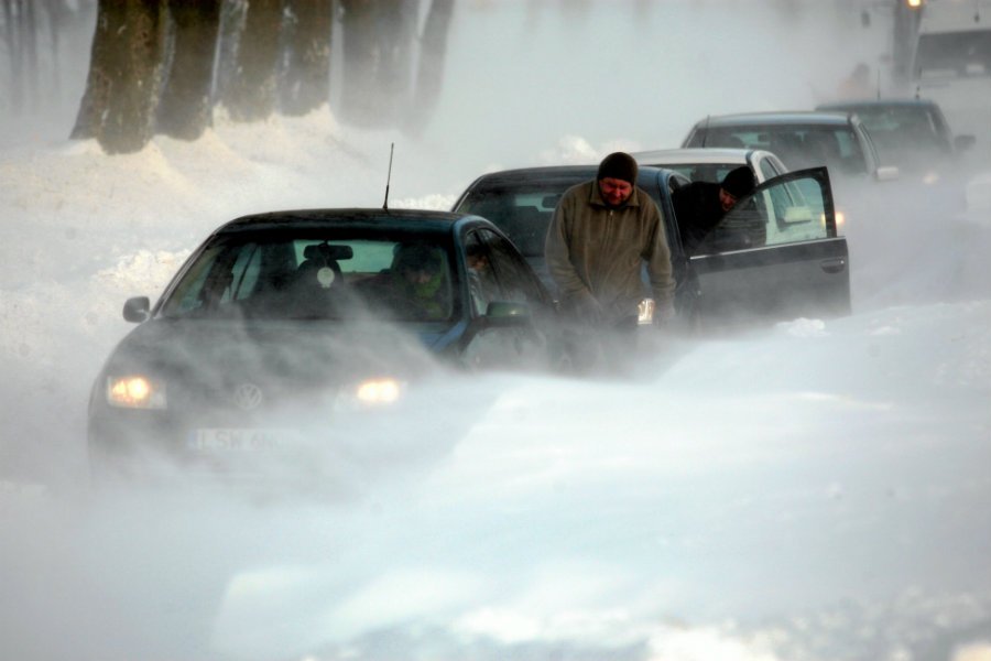W nocy i w środę nad ranem szykują się potężne opady śniegu.