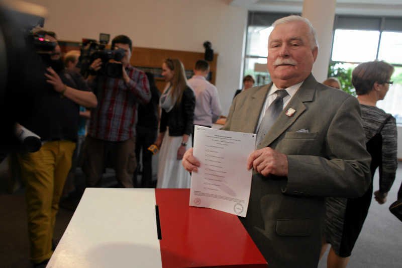Lech Wałęsa nazywa Janusza Korwin-Mikkego "wypadkiem przy pracy w budowaniu demokracji".
