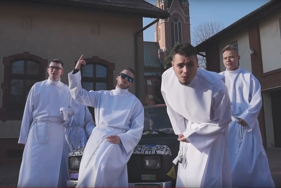 Parodia w wykonaniu ministrantów podbija internet