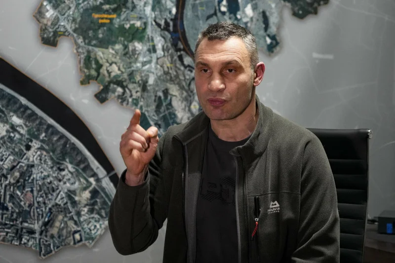 Mer Kijowa Witalij Kliczko poinformował w rozmowie z dziennikiem "Bild", że w stolicy Ukrainy są rosyjscy snajperzy.