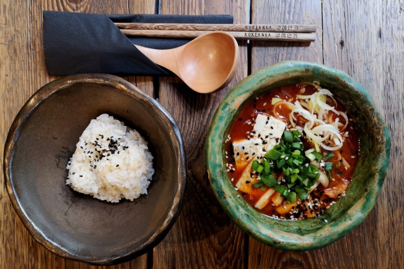 Kimchi jjigae w ramach Restaurant Week serwuje warszawska Koreanka