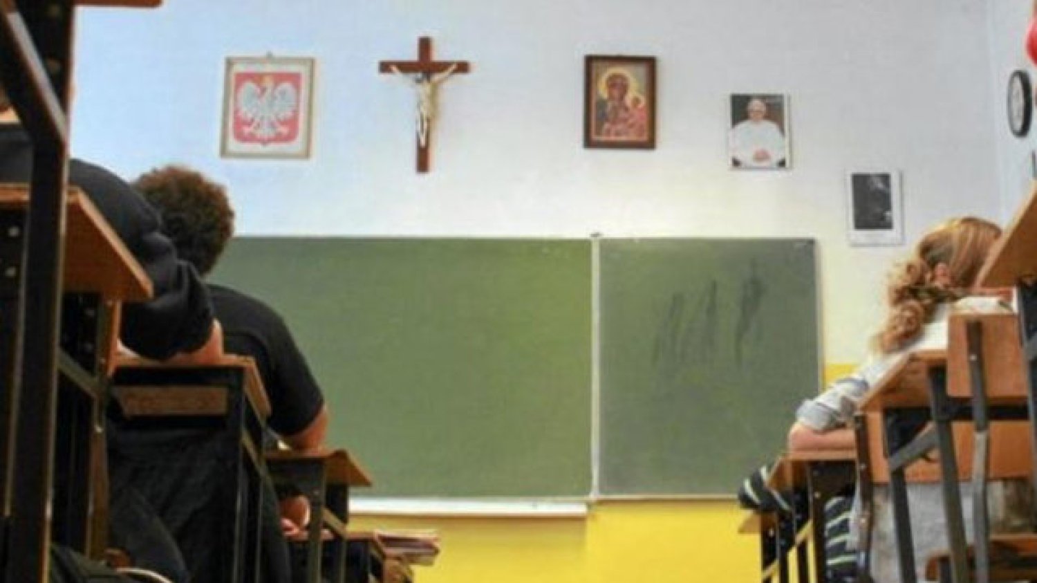 Wszystkie skargi dotyczą formuły, w jakiej w Polsce można dokonać apostazji.