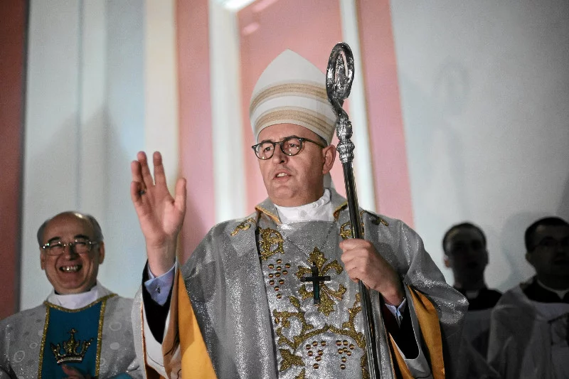 Bp Jarecki przyznaje, że był apodyktycznym biskupem, a księża bali się zapraszać go do parafii.