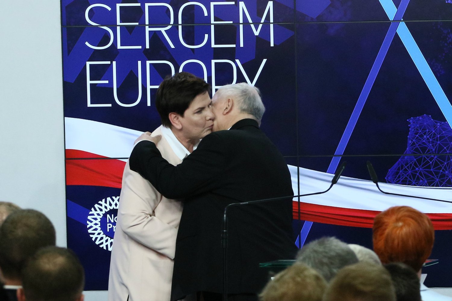 Według najnowszego sondażu CBOS przewaga PiS nad Platformą Obywatelską jest ogromna. Partia Jarosława Kaczyńskiego może liczyć na 46 proc. głosów.