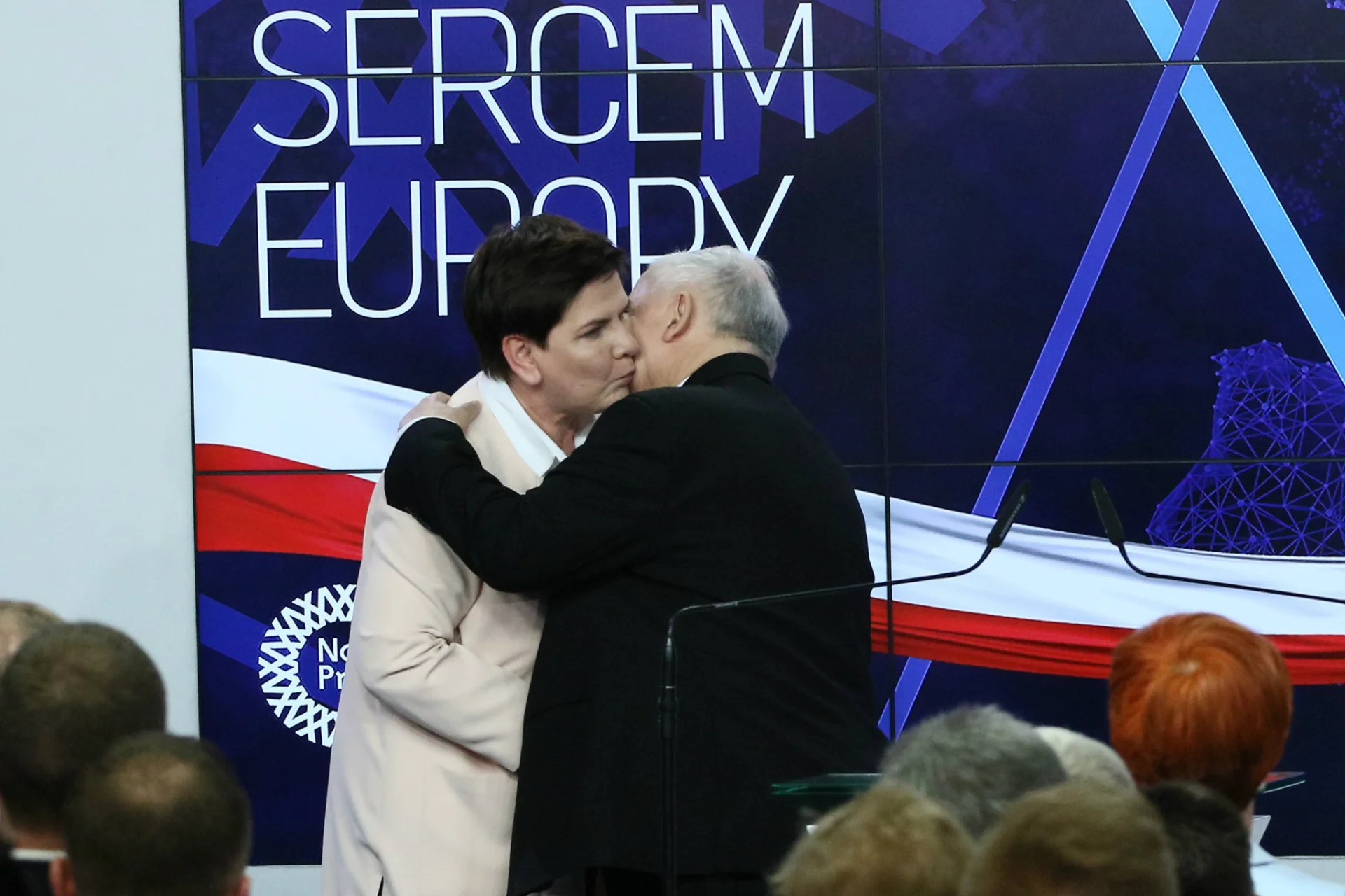 Według najnowszego sondażu CBOS przewaga PiS nad Platformą Obywatelską jest ogromna. Partia Jarosława Kaczyńskiego może liczyć na 46 proc. głosów.
