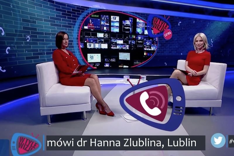 W programie "W tyle wizji" widzowie mogli zobaczyć zaskakujące napisy na paskach.