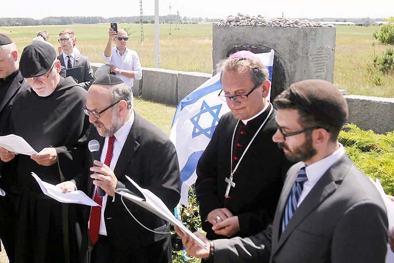 Gdy wszystkie kamery były zwrócone na "modlitwę" podczas 87. miesięcznicy smoleńskiej, w Jedwabnem stało się coś bardzo ważnego dla polskiego Kościoła.