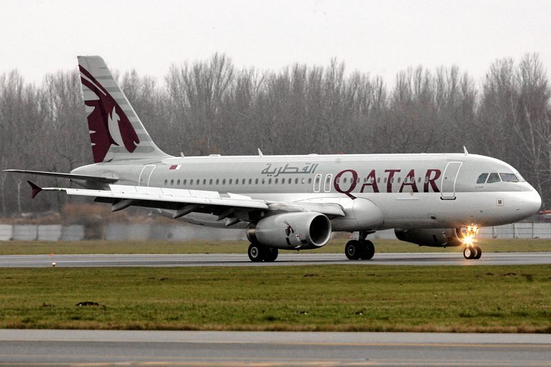 Lotnisko im. Fryderyka Chopina. Pierwsze lądowanie samolotu Qatar Airways. Linie te wraz z KLM i Emirates zaproponowały Polakom duże zniżki na bilety lotnicze do Azji.