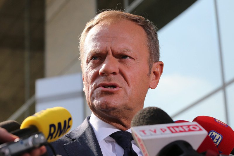 Donald Tusk stracił cierpliwość do Macierewicza. Jego zdaniem nie mówimy o insynuacjach, a o "objawach"