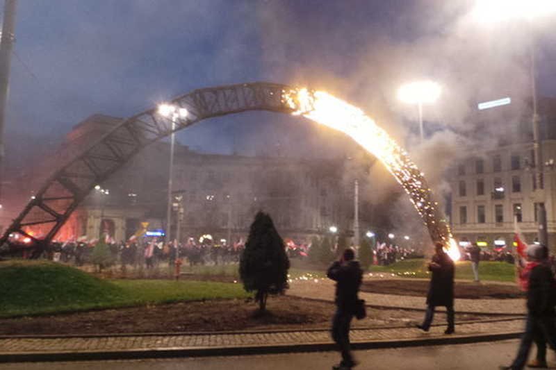 Telewizja Trwam dostała 50 tys. zł kary za relację z Marszu Niepodległości.