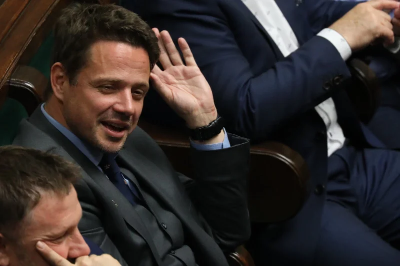 Trzaskowski w Sejmie został miło przyjęty przez partyjnych kolegów. Gorzej z PiS.