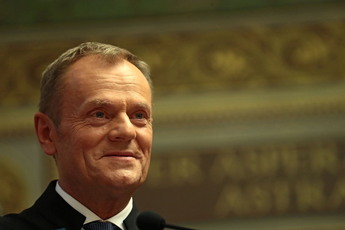 Przewodniczący Rady Europejskiej Donald Tusk został nagrodzony tytułem doktora honoris causa przez Uniwersytet w Pecsu.