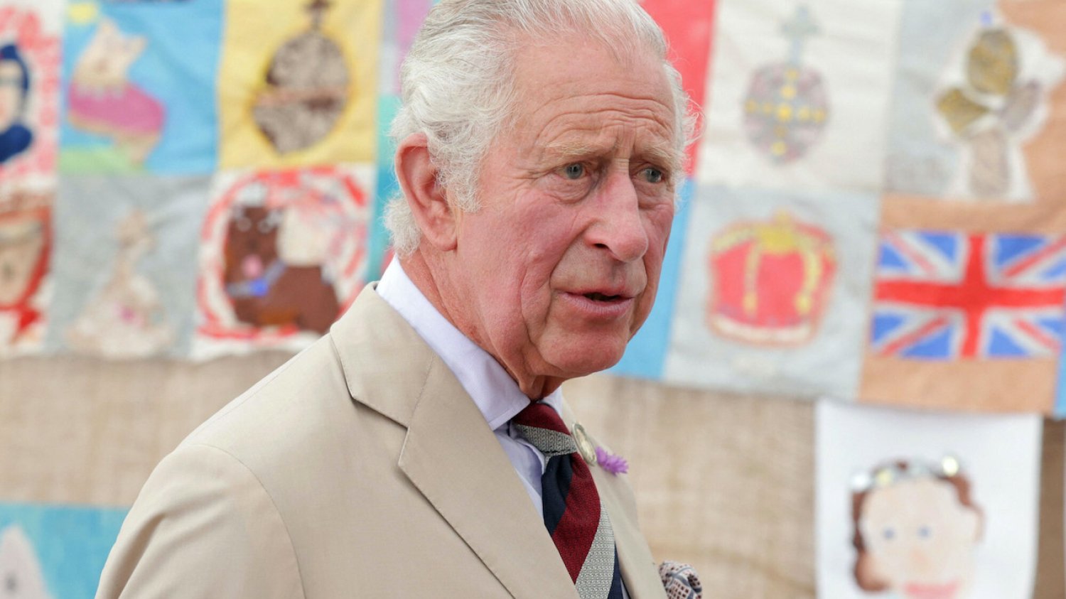 Karol, najstarszy syn Elżbiety II natychmiast zostaje królem po śmierci monarchini.