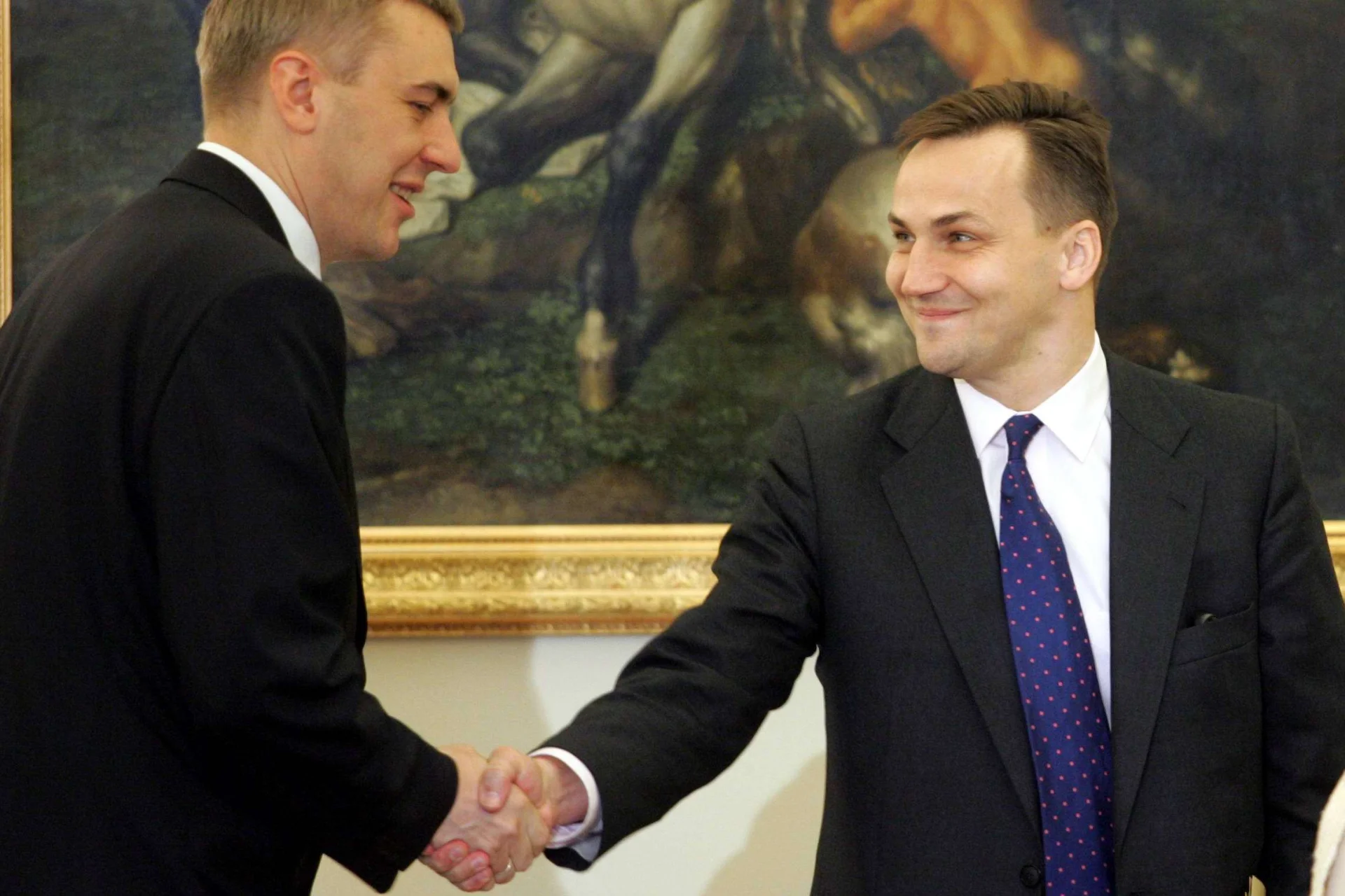 Radosław Sikorski i Roman Giertych w 2006 roku, obaj jako ministrowie w rządzie PiS.