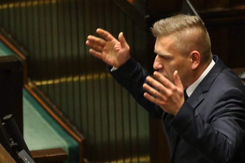 Były minister zdrowia Bartosz Arłukowiczowi zasiadanie w szeregach opozycji nie zaszkodziło. Obudził się w nim polityczny pazur.