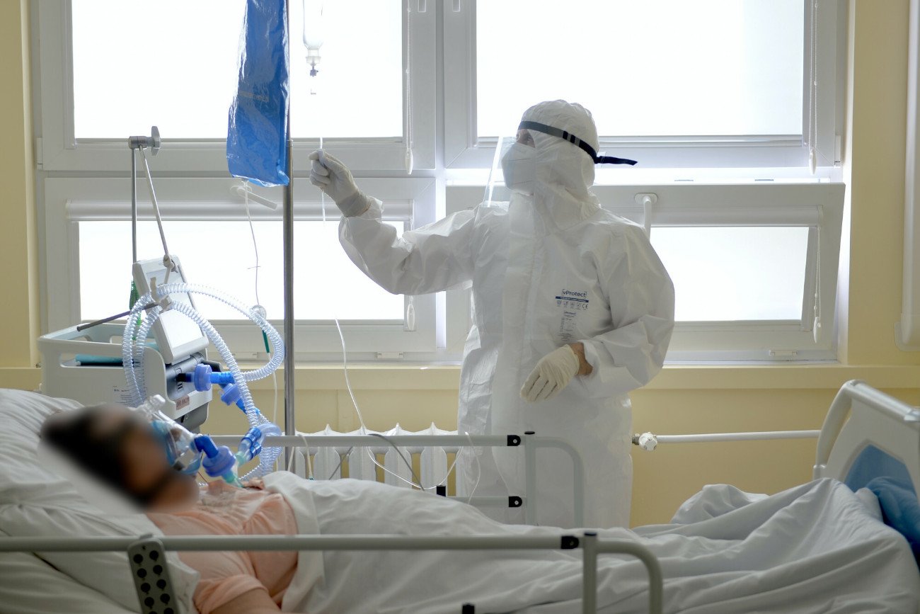 W szpitalu tymczasowym w Radomiu nie ma już miejsc przy respiratorach.