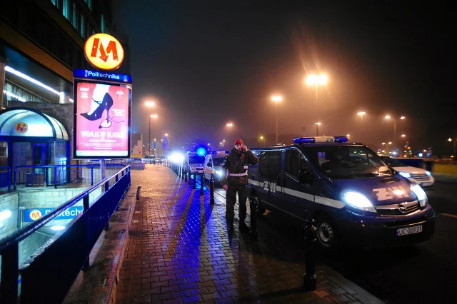 Zamknięta stacja metra politechnika po pożarze pociągu inspiro.