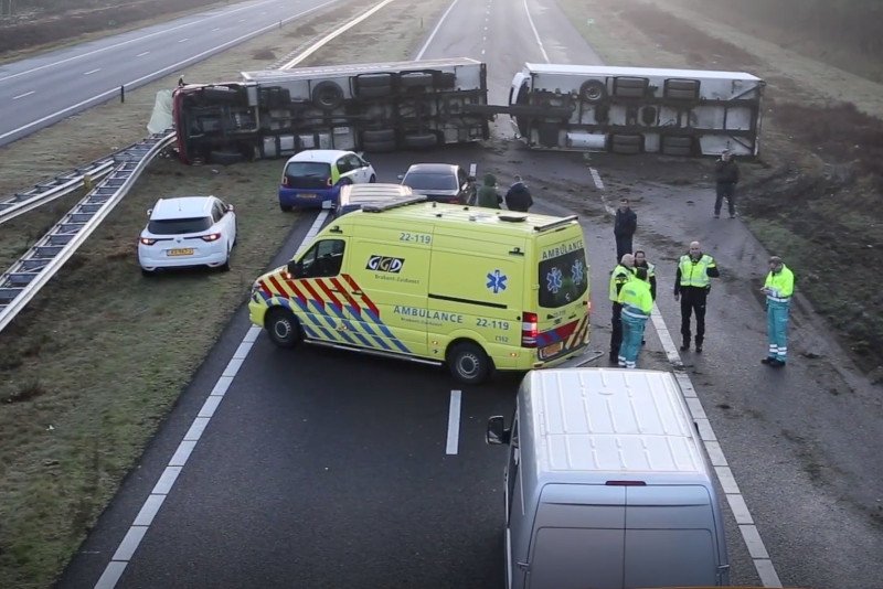 Pijany kierowca z Polski zablokował TIR-em autostradę A67 w Holandii.