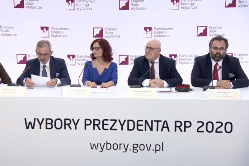 Na razie nie ma informacji o problemach z dotarciem wyborców do lokali wyborczych.