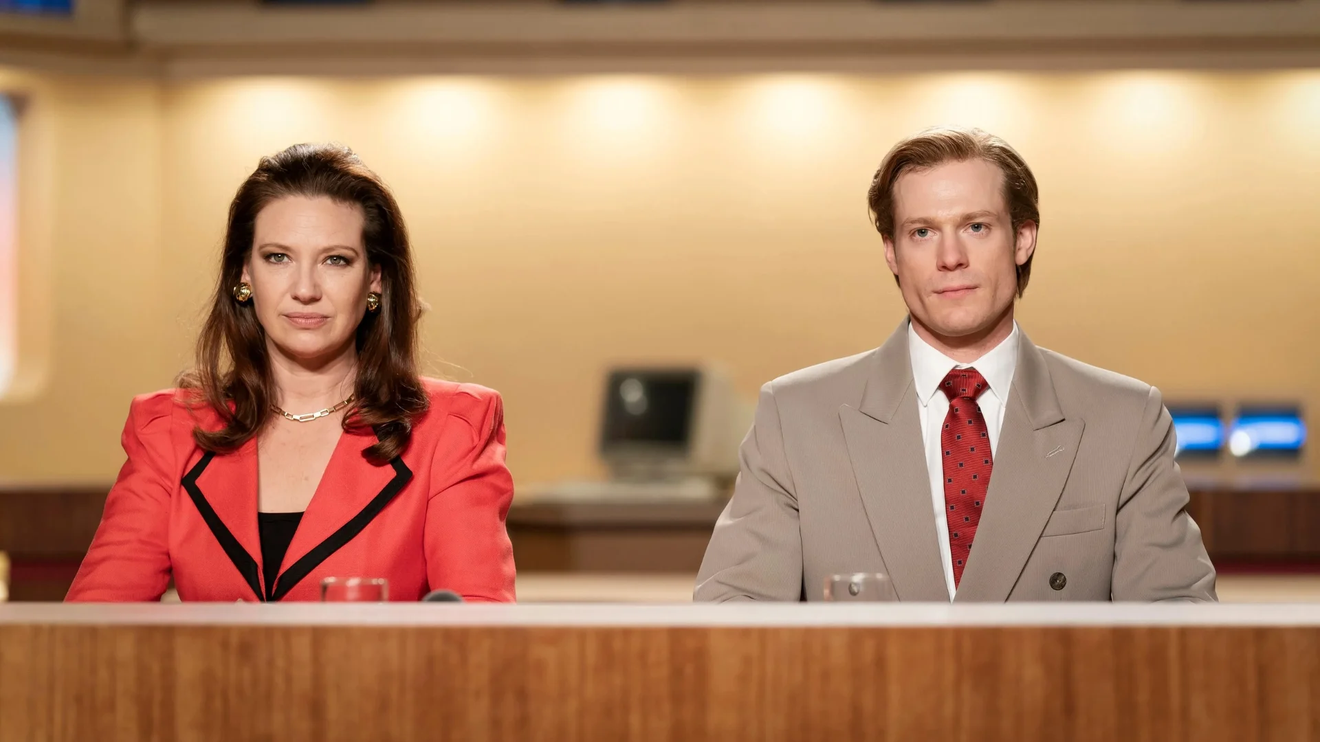 Anna Torv i Sam Reid w serialu "The Newsreader"