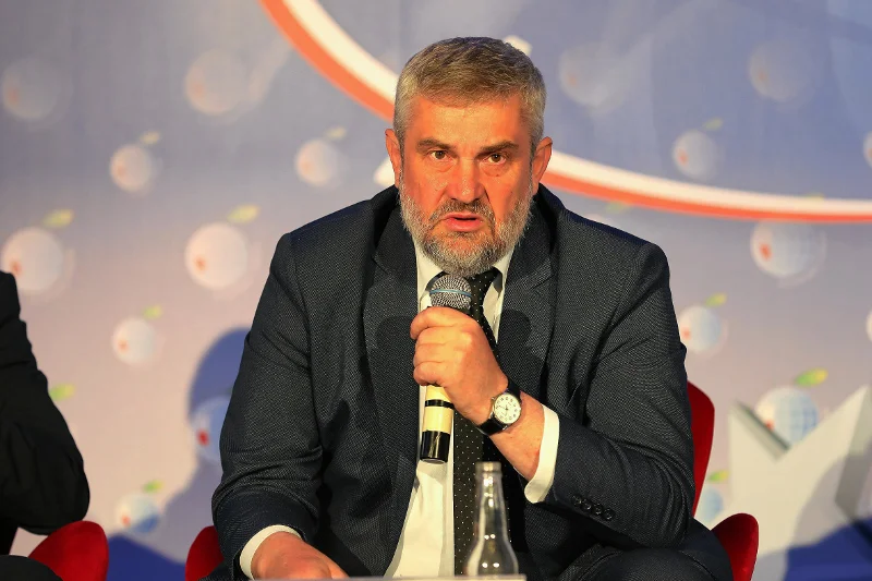 Na taśmie ze spotkania w ARiMR Jan Krzysztof Ardanowski dużo mówi o fatalnej sytuacji w agencji.
