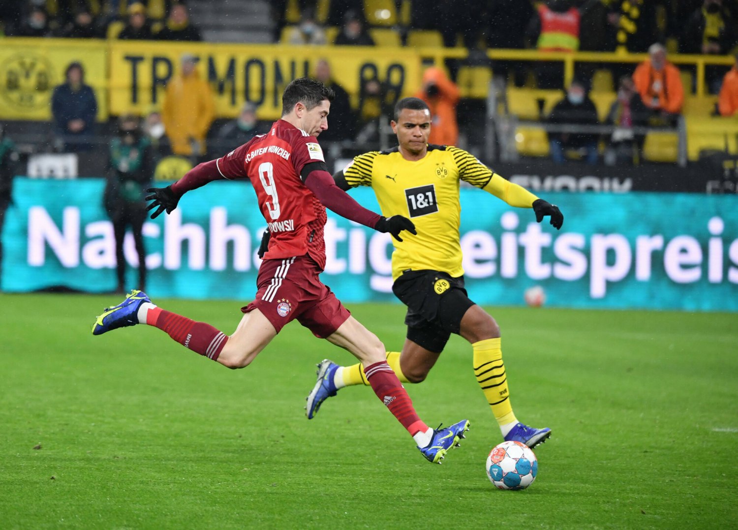 Robert Lewandowski dwoma trafieniami poprowadził Bayern Monachium do wygranej nad Borussią Dortmund