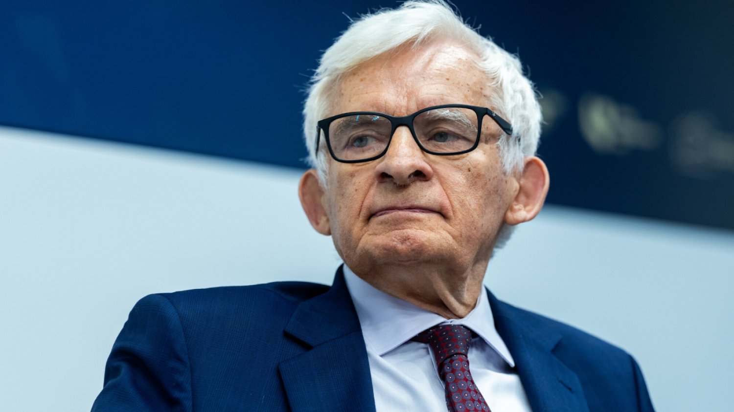 Jerzy Buzek nie będzie kandydować do PE. Na pożegnanie dostał w Brukseli owację na stojąco