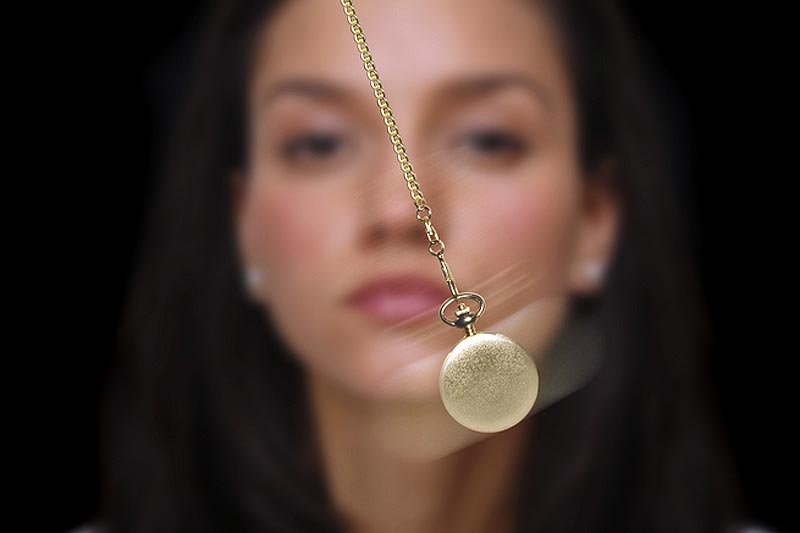 We Francji hipnoza ma stać się metodą walki z bólem, sposobem na wspomaganie chemioterapii, a nawet rodzajem narkozy. Poza tym pozwoli na spore oszczędności na lekach.