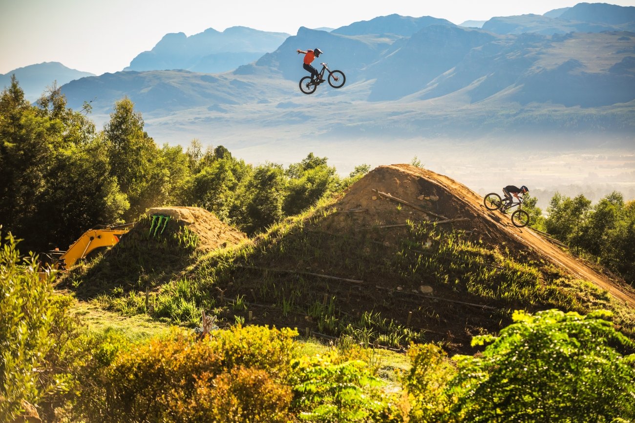 Darkfest to freeride'owa impreza dla fanów ekstremalnej jazdy na dwóch kółkach. Po raz pierwszy została zorganizowana w 2018 roku w RPA. Od 2022 roku biorą w niej udział również kobiety.