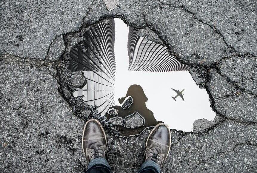 Tegoroczne wakacje ze względu na pandemię covid-19 są nietypowe. Właśnie ogłoszono listę 44 krajów, do których nie można podróżować samolotem z Polski.