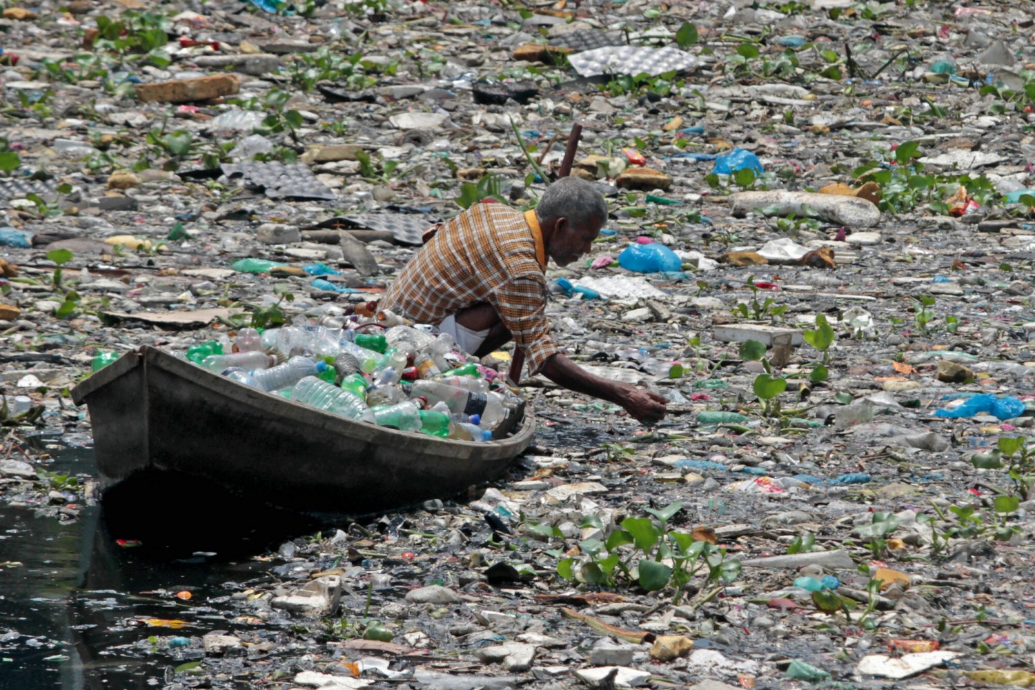 Zaśmiecenie wód to bardzo poważny problem na całym świecie.