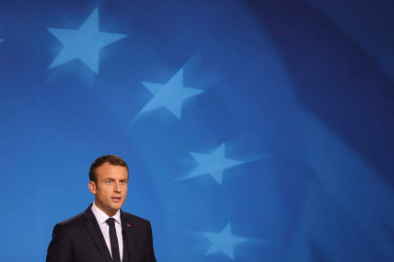 Prezydent bez wazeliny. Emmanuel Macron pokazał, jak inaczej można rozmawiać z politykami.