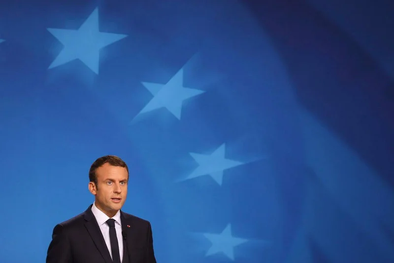 Prezydent bez wazeliny. Emmanuel Macron pokazał, jak inaczej można rozmawiać z politykami.