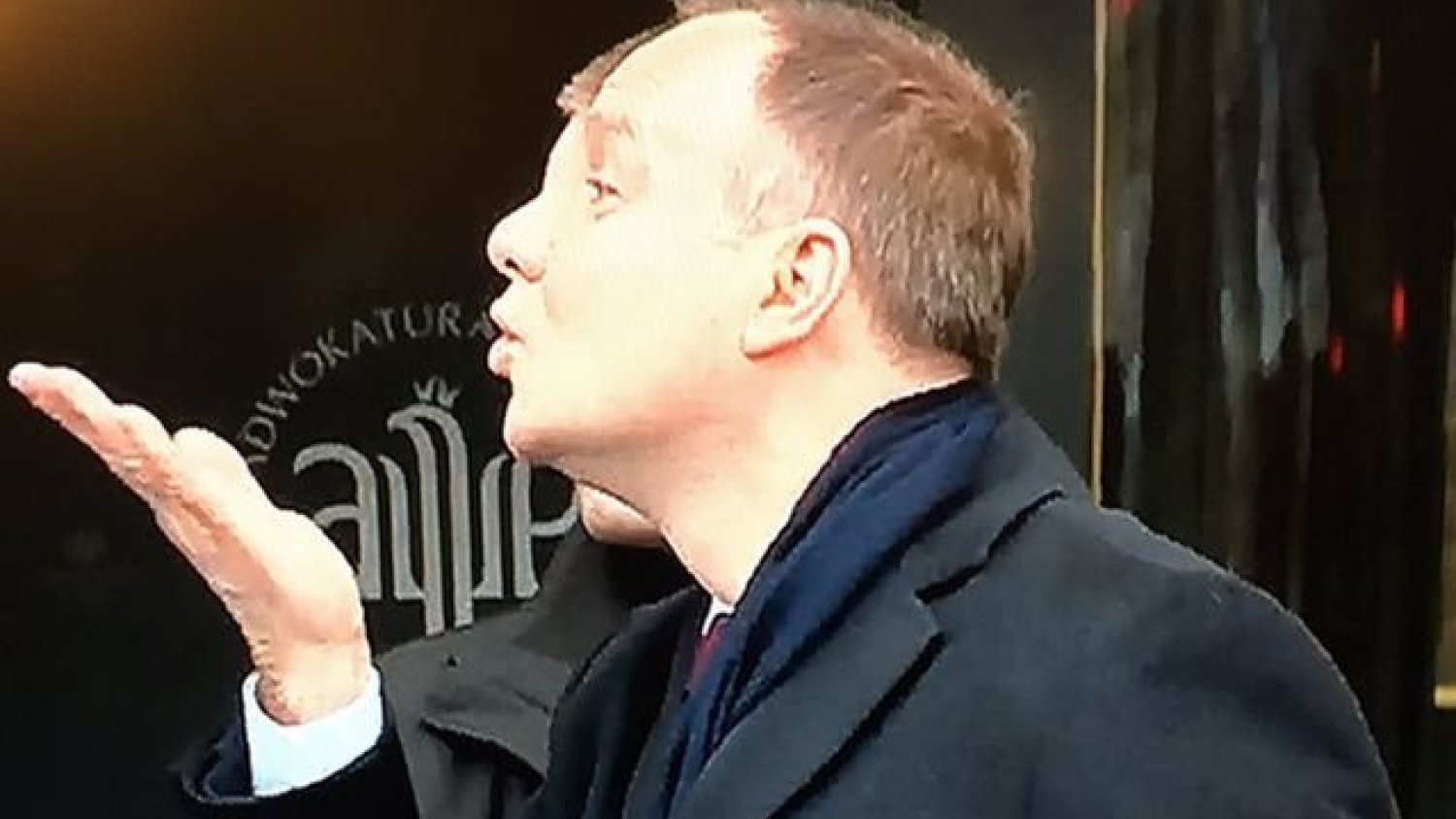 Andrzej Duda ma dylemat. "Długopis PiS", "strażnik żyrandola", czy "prezydent wszystkich Polaków? "