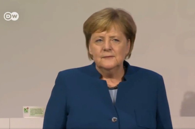 Angela Merkel dostała owacje na stojąco na zakończenie ostatniego przemówienia, które wygłosiła jako szefowa CDU.