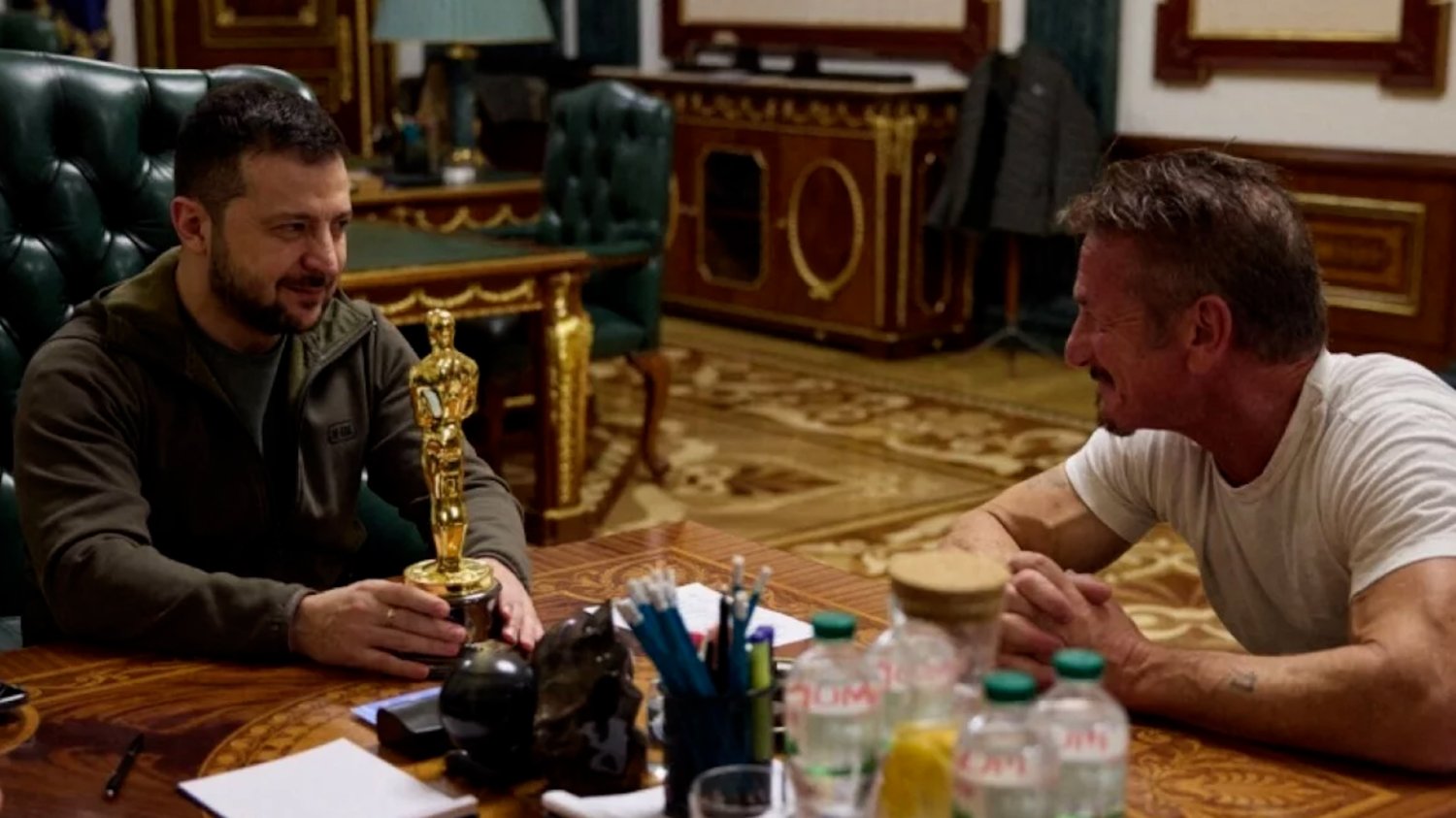 Sean Penn oddał w geście solidarności swojego Oscara prezydentowi Ukrainy Wołodymyrowi Zełenskiemu.