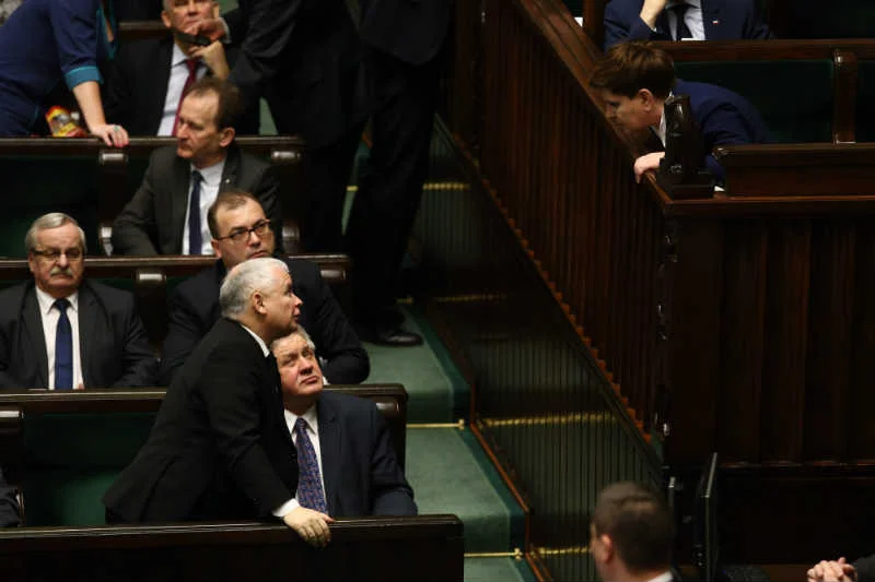 Już nikt nie ukrywa, że Beata Szydło nie ma nic do gadania.