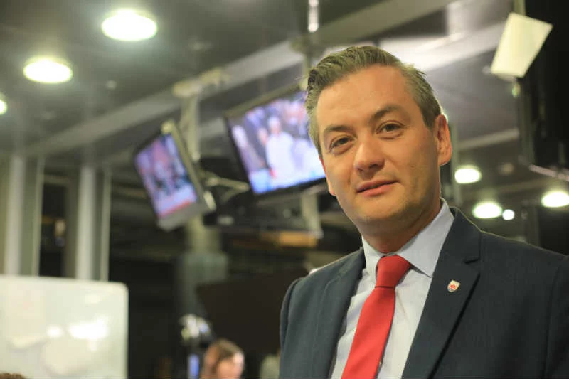 Robert Biedroń zarzuca politykom PiS brak obycia w świecie i kompromitowanie nas na Zachodzie.