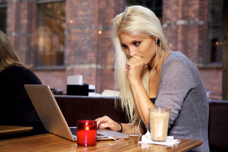 Czas spędzony w internecie warto wykorzystać nie tylko na przeglądaniu skrzynki pocztowej czy postowaniu na Facebooku. W sieci jest całe multum narzędzi rozwijających nasze kompetencje