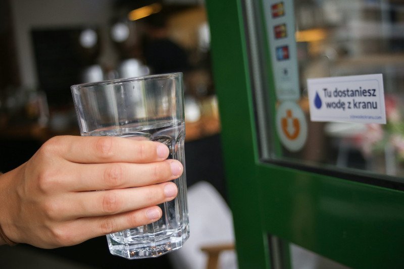 Zdrowy człowiek powinien pić nawet do 5 litrów wody dziennie.