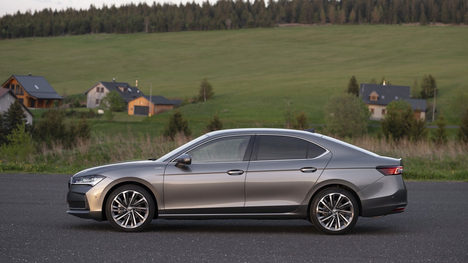 Najpotężniejsza hybryda Skody wjeżdża do Polski. Znamy już ceny tego potwora