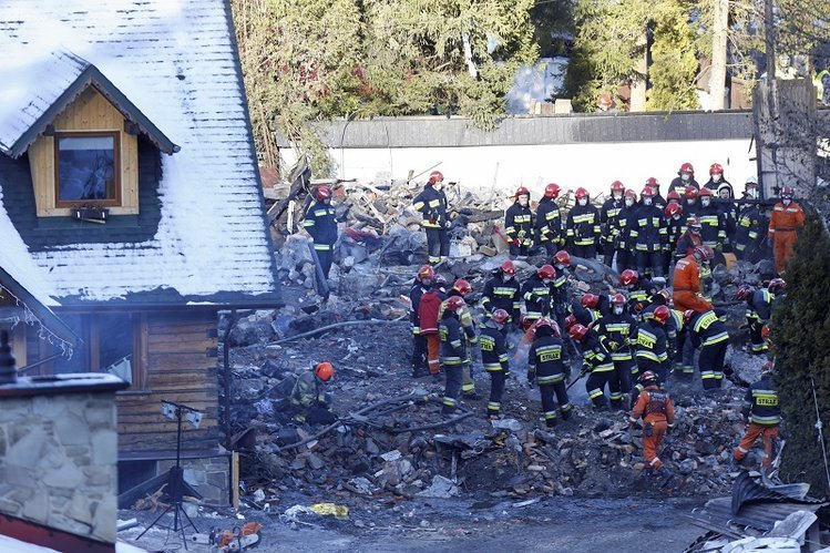 Zatrzymano trzy osoby w związku z wybuchem gazu w Szczyrku.