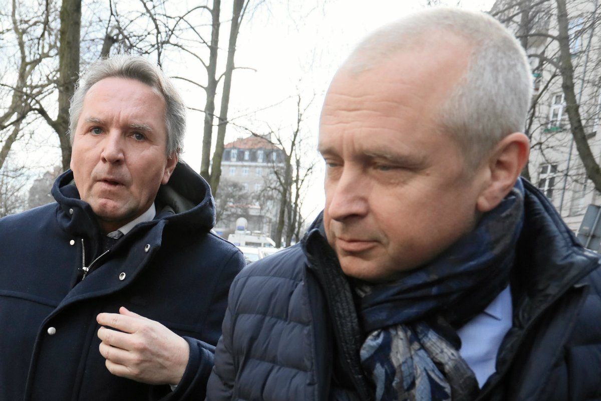 "Gazeta Wyborcza" twierdzi, że prokuratura próbowała nakłonić Geralda Birgfellnera, by odwołał swoje zeznania dotyczące Jarosława Kaczyńskiego. Na zdjęciu Birgfellner (z lewej) z mecenasem Jackiem Dubois.