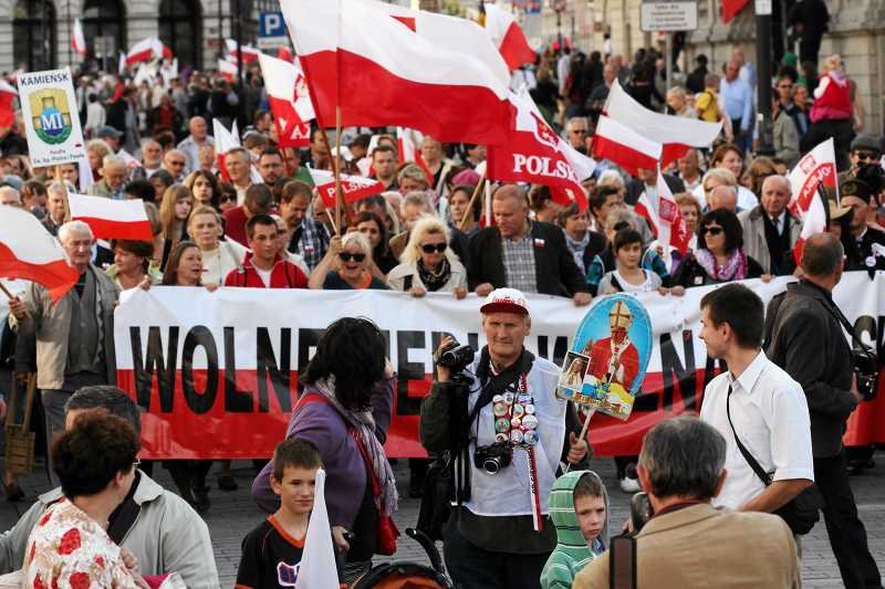 Marsz "Obudź się Polsko" przyciągnął około 100 tys. ludzi
