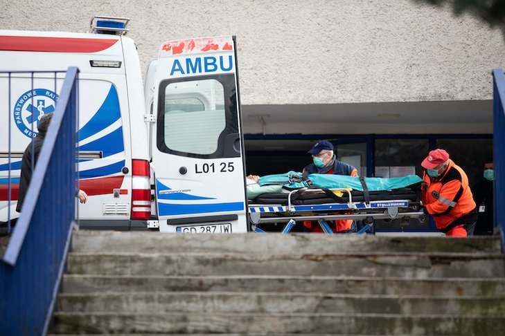 Już trzech Polaków zmarło z powodu zakażenia koronawirusem   SARS-CoV-2
