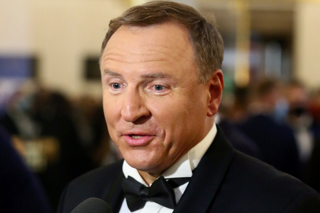 "Gazeta Wyborcza" opisała polecenia i zachcianki, które mają spełniać ochroniarze Jacka Kurskiego.