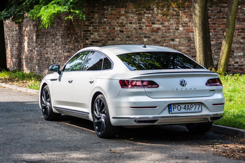Ludzie przecierają oczy ze zdumienia, gdy widzą, że to Volkswagen. Arteon to świetna limuzyna w zasięgu ręki