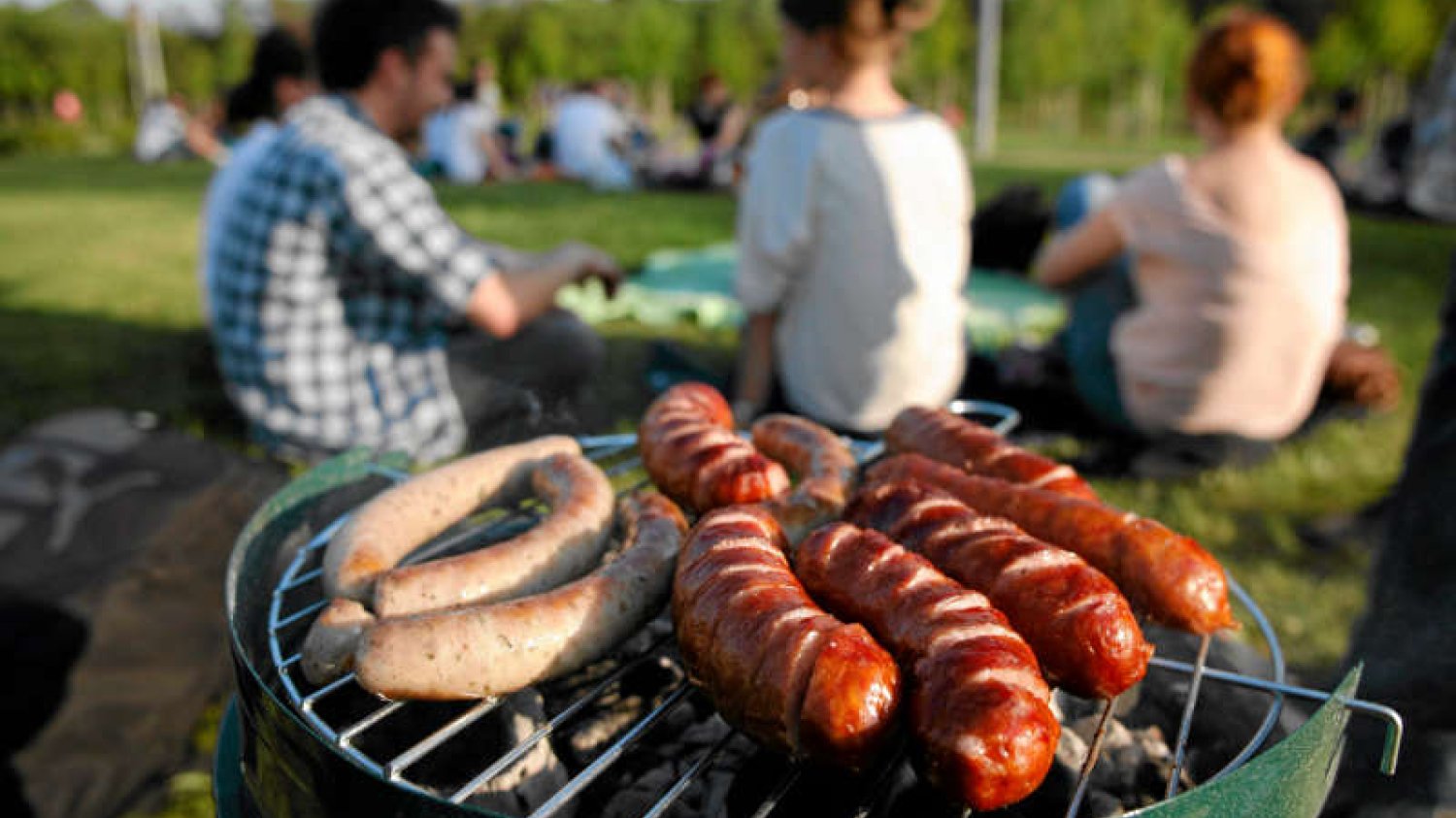 Podatek od "grillowania"? Internauci panikują, że ministerstwo finansów nakłada akcyzę na brykiet węglowy