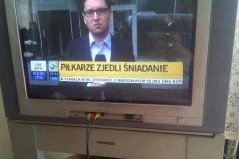 "Breaking news" TVN-u o tym, że piłkarze zjedli śniadanie